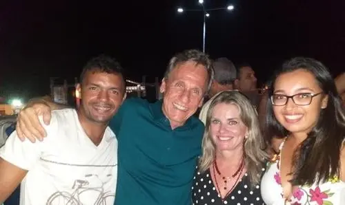 Ivana Bastos prestigia aniversário de Dom Basílio