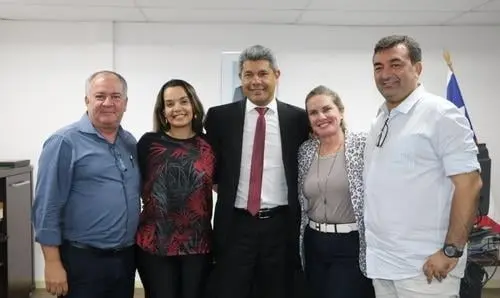 Ivana e Vanessa querem mais estrutura para colégio em Lençóis