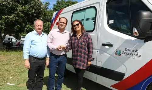 Através de emenda de Ivana Bastos, prefeito recebe nova ambulância para Jussiape