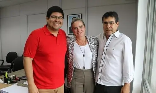 Riacho de Santana: Ivana e prefeito buscam investimentos na Bahiatursa 
