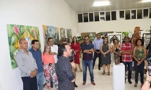 Ivana Bastos prestigia exposição em homenagem ao centanário de Guanambi 