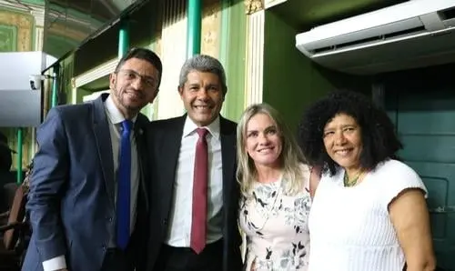 Deputada Ivana prestigia entrega de Título ao secretário Jerônimo Rodrigues