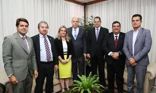 Ivana Bastos participa de encontro que anuncia leilão da Fiol para 2020