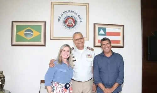Ivana e prefeito asseguram viatura da PM para Palmeiras