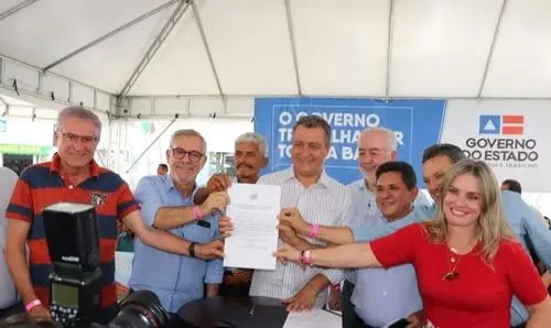 Ao lado de Ivana, Rui autoriza obra e entrega investimentos em Urandi 