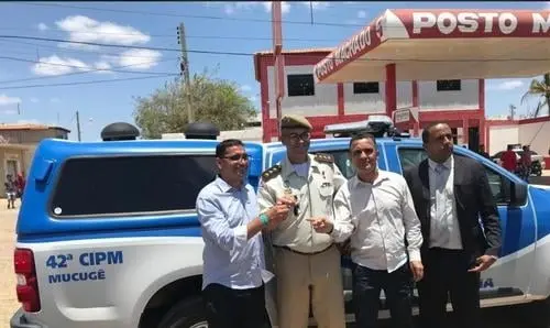 Ivana Bastos garante viatura da PM para Mucugê 