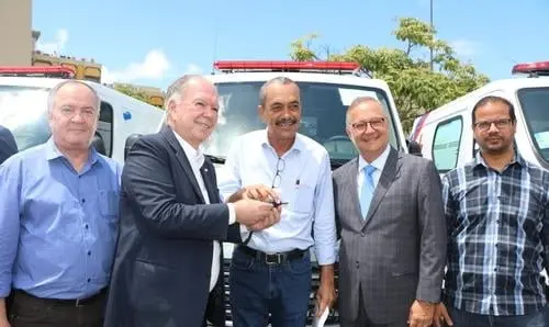 Ivana Bastos comemora entrega de ambulância para Palmas de Monte Alto 