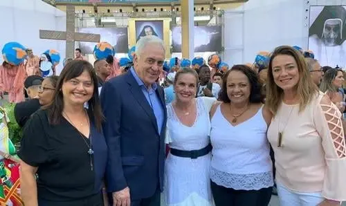 Ivana Bastos participa de celebração em homenagem a Santa Dulce em Salvador