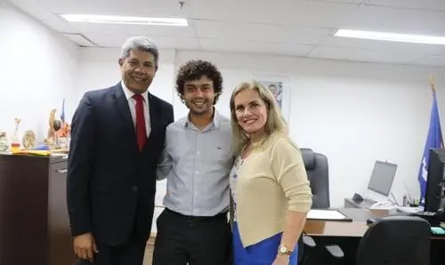 Ivana comemora resultado de licitação para melhorias em escola em Candiba