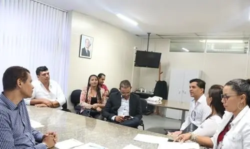  Iuiu: mandato de Ivana e comitiva acompanham obras de telefonia, energia e água
