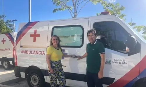 A pedido de Ivana Bastos, Riacho de Santana recebe ambulância 