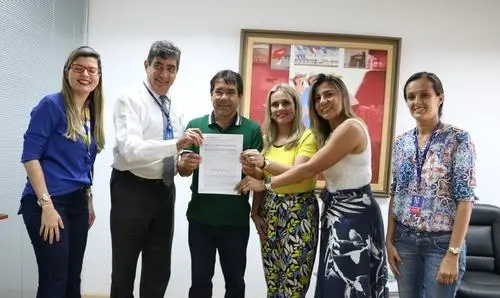 Ivana e prefeito assinam convênio para pavimentação de ruas em Riacho de Santana