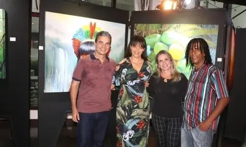 Ivana prestigia exposição “Sobre Viventes – Amazônia Histórias Flutuantes”