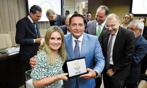 Presidente da Unale entrega prêmio Assembleia Cidadã à Casa Legislativa do RN