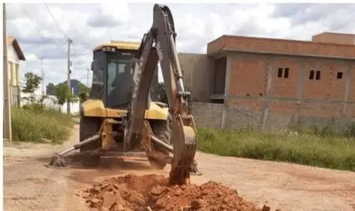 Ivana garante início de obras de extensão de abastecimento de água em Ibitiara