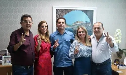 Ivana recebe pedidos de Sebastião Laranjeiras