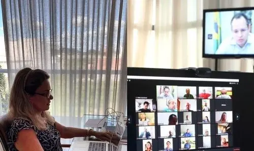 Ivana apoia o cortes de gastos no legislativo para o combate à pandemia