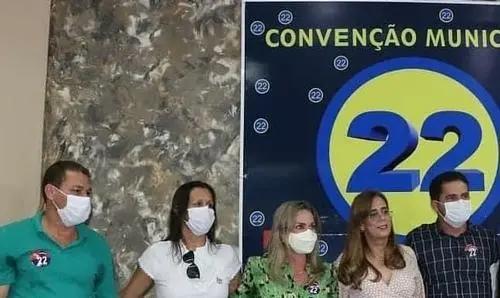 Ivana Bastos marcha ao lado de Luciana Muniz em Sebastião Laranjeiras