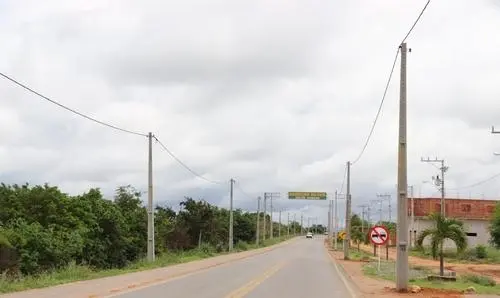 Após luta de Ivana e Jarbas, seguem em execução obras de iluminação em Candiba 