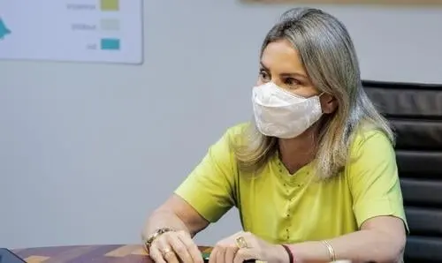 Ivana Bastos manifesta apoio aos trabalhadores e pede sanções à Ford