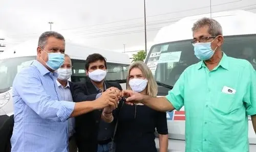 Rui Costa e Ivana Bastos entregam veículo para Feira da Mata 