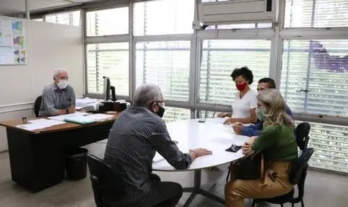 Ivana e prefeito de Serra do Ramalho cumprem agenda na Supec