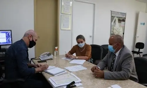 Deputada e prefeito de Novo Horizonte tratam de demandas no DNIT e na CERB