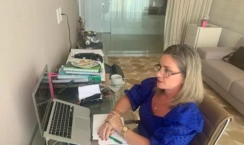 Ivana Bastos relata e dá parecer favorável a dois projetos em sessão da CCJ  