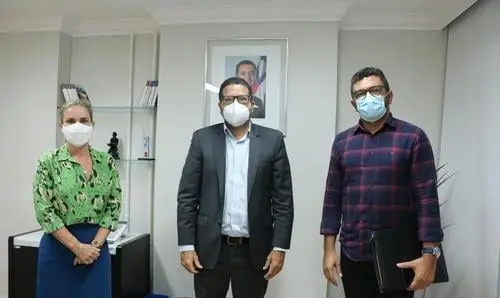 Ivana e prefeito de Iuiu solicitam Posto SAC para atender ao município
