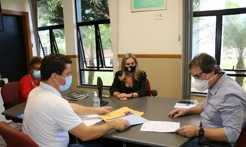 Pavimentações de ruas em Igaporã é tema de audiência na Conder