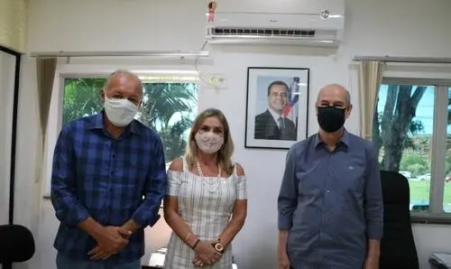 Ivana Bastos e prefeito de Iraquara tratam de demandas na CERB