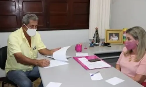 Ivana Bastos garante equipamentos de saúde para Feira da Mata