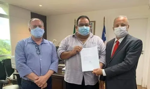 Deputada e prefeito garantem equipamentos para a saúde de Botuporã