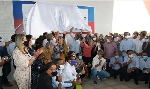 Ivana Bastos participa da inauguração da Policlínica Regional de Itaberaba