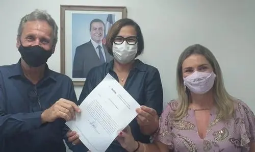 Ivana Bastos viabiliza equipamentos de saúde para Dom Basílio