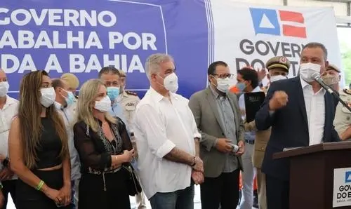 Rui Costa entrega viatura da PM para Lençóis