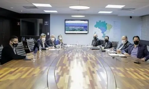 Presidente da Unale se reúne com equipe da entidade em Brasília
