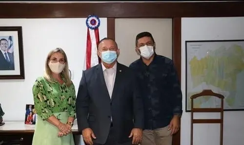 Ivana e Reinalldo se reúnem com governador em exercício e buscam investimentos 