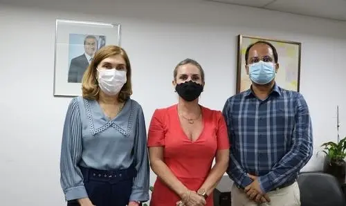 Ivana e Dr. Éder vão à SEC tratar sobre a modernização de Colégio em Jussiape 