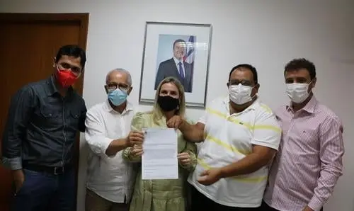Deputada e prefeito garantem reforma do Mercado Municipal de Botuporã