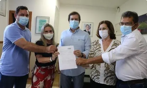  Ivana, Charles e Olga levam obra de cerca de R$ 1 milhão para Matina