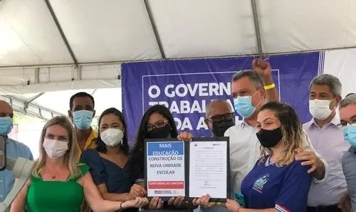 Rui, Ivana e Margareth entregam benefícios para Contendas do Sincorá
