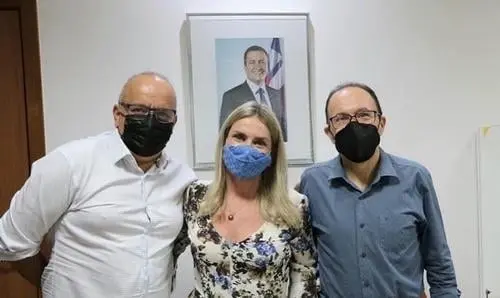 Ivana e Djalma acompanham andamento de solicitações para Novo Horizonte