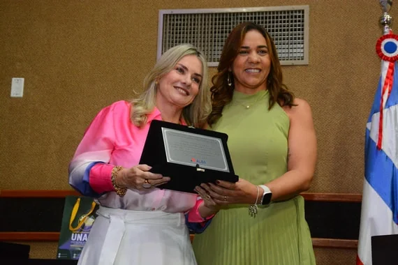 Ivana Bastos homenageia secretária de Saúde em Sessão Especial na ALBA