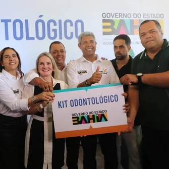 Ivana Bastos e Jerônimo Rodrigues entregam investimentos para a saúde de diversas cidades baianas