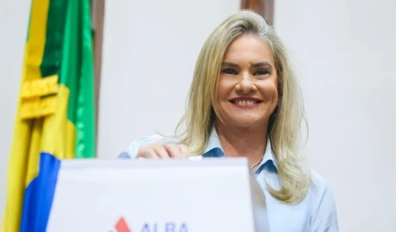 Ivana Bastos faz história: primeira mulher eleita 1ª vice-presidente da ALBA dedica vitória às mulheres e aos pais 
