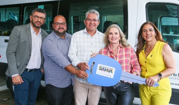 Em resposta ao trabalho de Ivana Bastos, Palmas de Monte Alto recebe duas novas vans para reforçar a saúde e assistência social