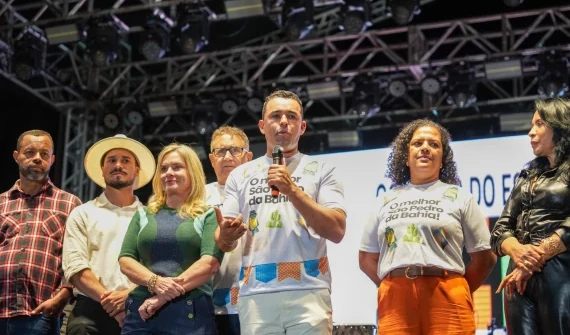 Ivana Bastos participa dos festejos ao São Pedro em Mulungu do Morro e anuncia compromisso para criação do Novo Parque do Povo