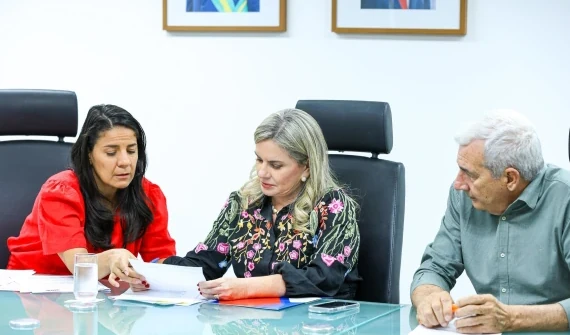 Ivana Bastos vai à SEC, assegura investimentos e reforça novas demandas dos municípios 