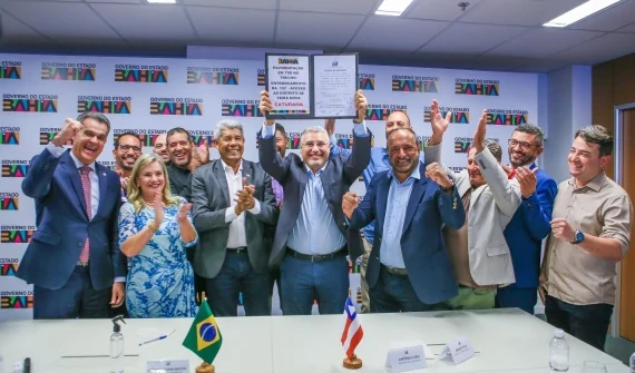 Após a luta de Ivana, Antônio Leão e Jerônimo, assinada ordem de serviço do asfalto do distrito de Feira Nova, em Caturama